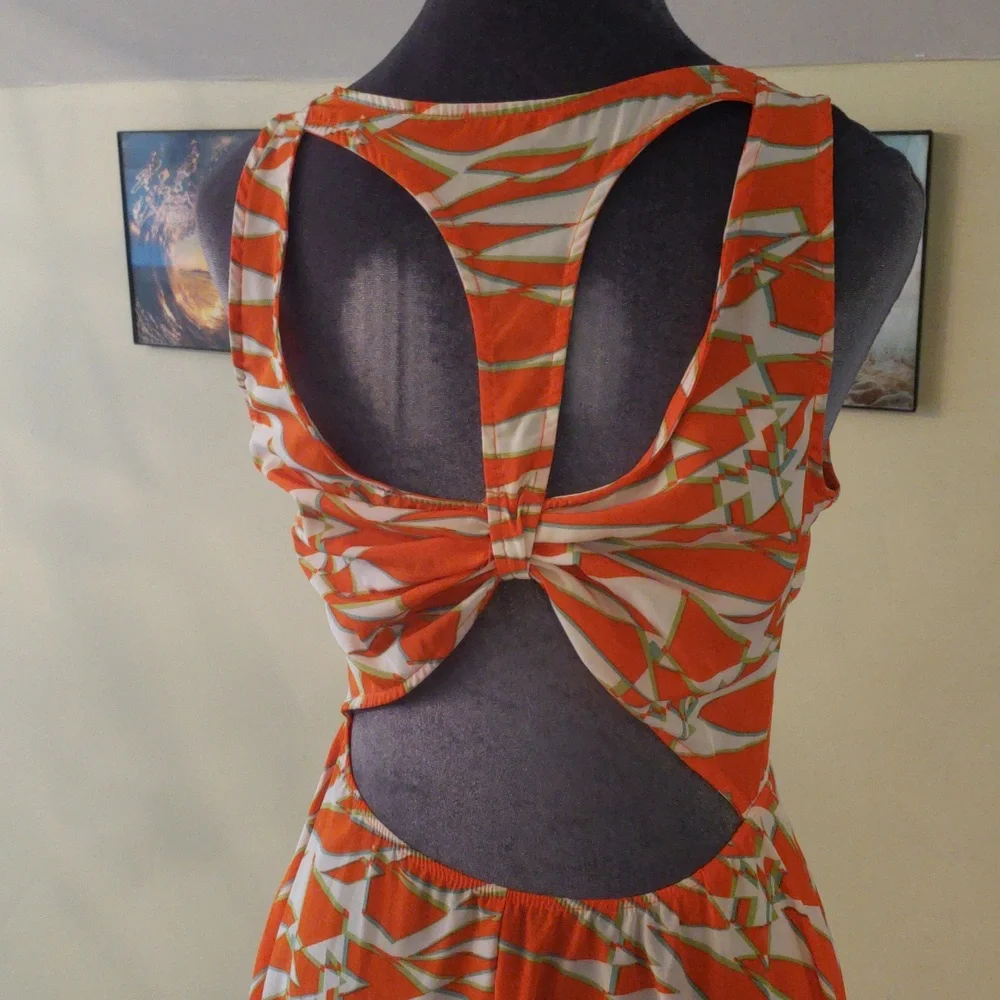 Soprano cut out back dress - Picture 4 of 11